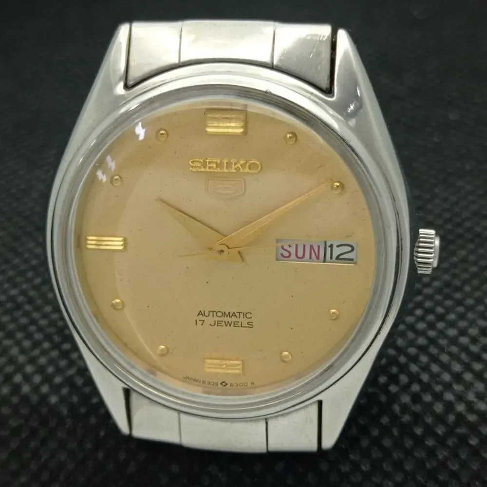 Vintage 1974 Seiko Automatic Mens Silver Watch W/daydate & Gold accents